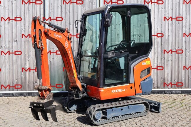 Bagger mit Wurzelkralle