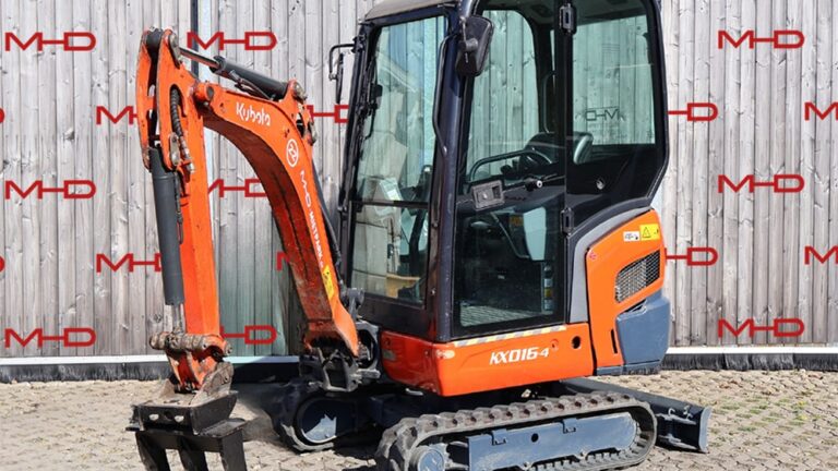 Bagger mit Wurzelkralle